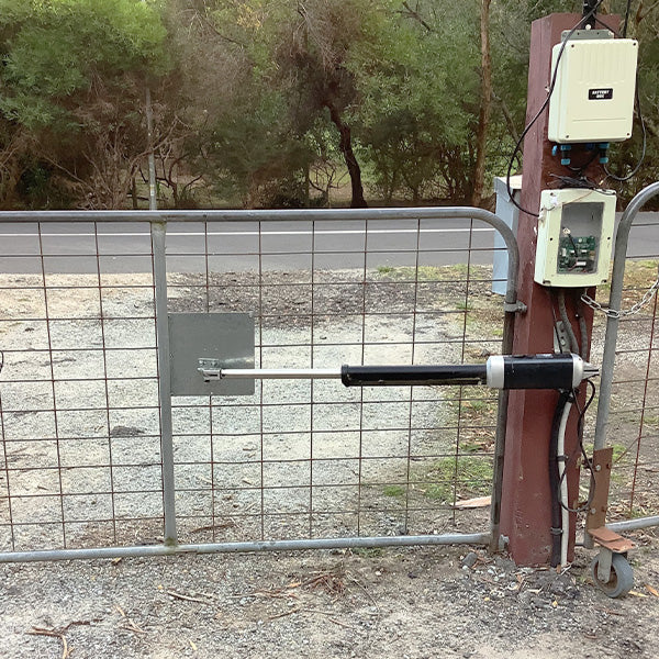 Swing Gate Mounting Plate for Steel Farm Gates (GTR170) image 1