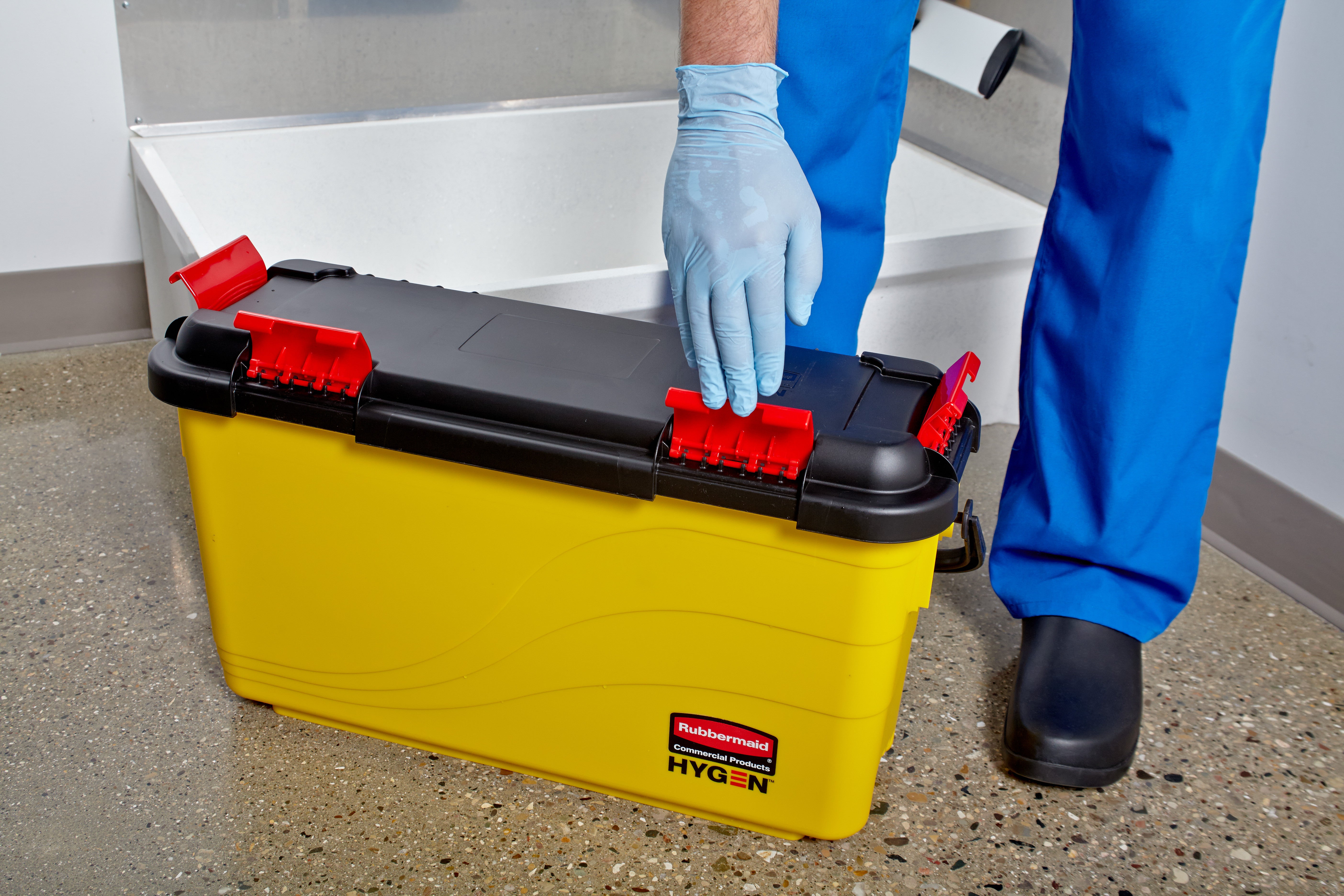 Rubbermaid Commercial Products HYGEN Microfiber Charging Bucket, Yellow | FGQ95088YEL