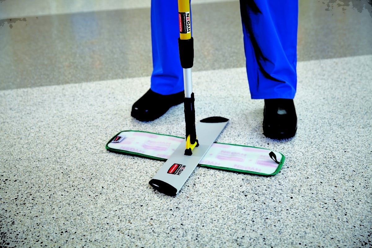 Rubbermaid HYGEN™ 45cm/18″ Microfibre Wet Pad, Green Trim | RFGQ41000GR00 image 6