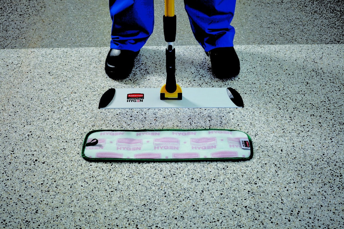 Rubbermaid HYGEN™ 45cm/18″ Microfibre Wet Pad, Green Trim | RFGQ41000GR00 image 3