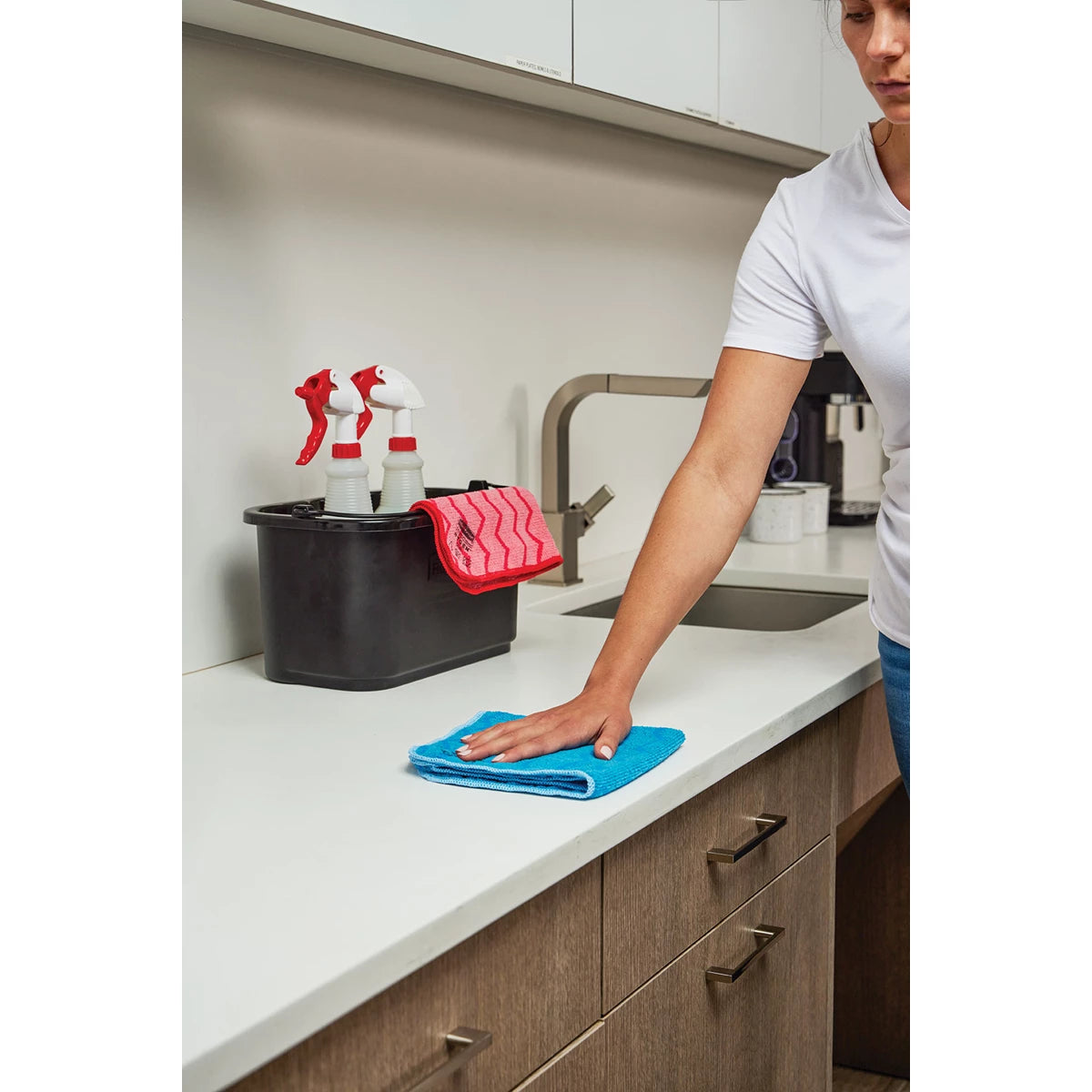Rubbermaid 9.5L 10 Quart Sanitizing Caddy Black | FG9T8200BLA